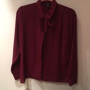 Blouse with necktie bow